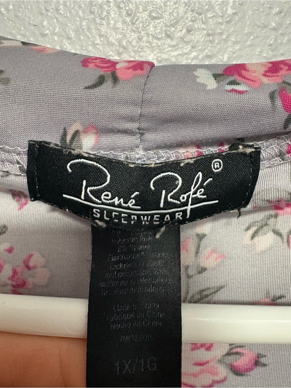 Rene Rofe Gray Floral Light Weight Robe with Pink Roses - Picture 2 of 8